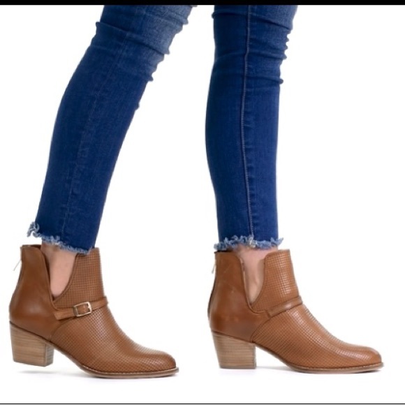 Journee Signature Women’s Shaw Leather Buckle Accent Bootie-Cognac-Size 6 - Picture 3 of 16